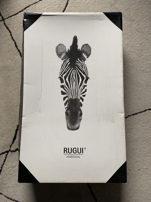 Botas em pele verdadeira marca Rugui