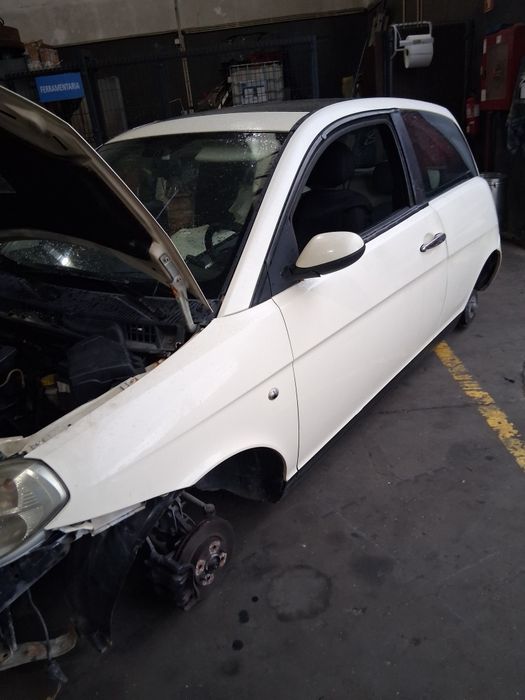 Lancia ypsilon para peças