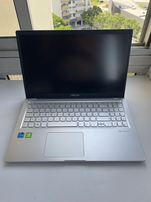 Asus i5 9ª geração, 16GB RAM, SSD, NVIDIA. Funciona bem, teclado iluminado. Apenas precisa trocar o ecrã