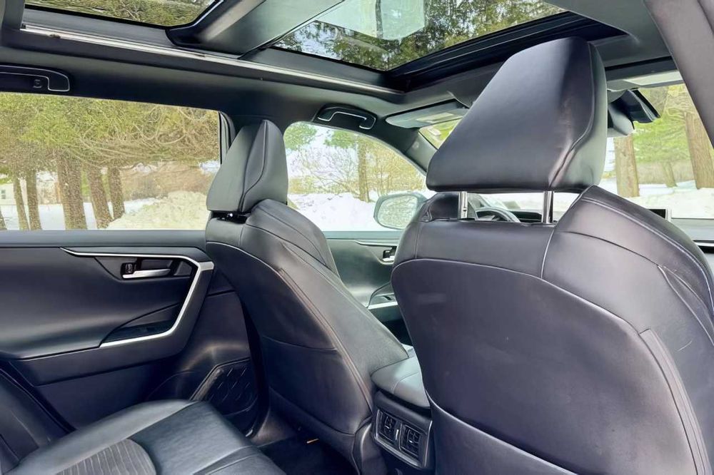 Toyota RAV4 Hybrid XSE      2021