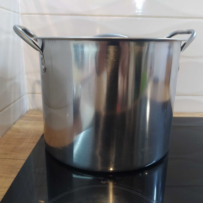 tani i dobry garnek niemieckiej firmy 9,5 litra łapie dno magnes pokry