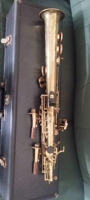 Vendo saxofone, pedaleira de guitarra mooer gE 100, saxofone soprano Eagle 0311 sax tenor júpter