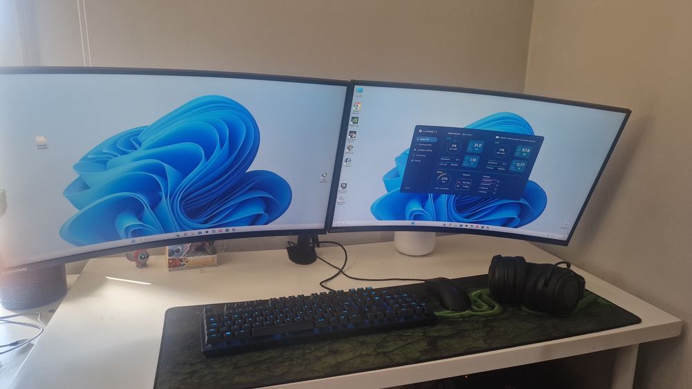 Computer + 2 Monitors461394075787601920
