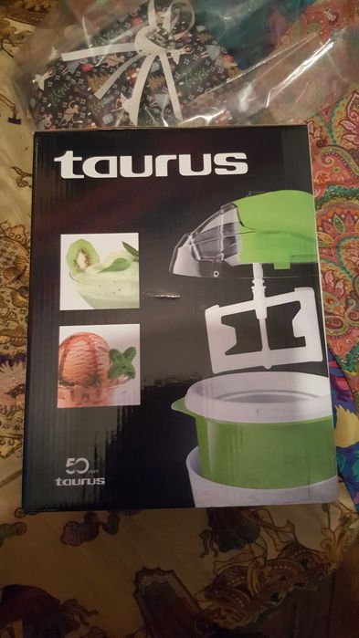 Máquina de Gelados Taurus Tasty n'Cream NOVA na caixa