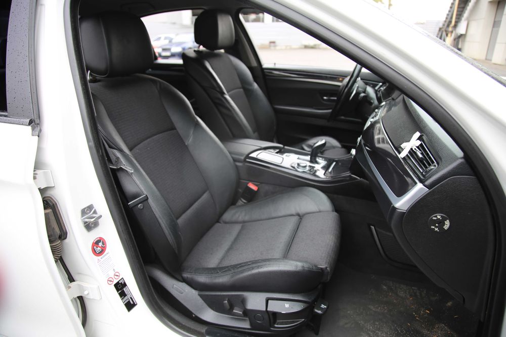 BMW 5 Series 520 Офіційна