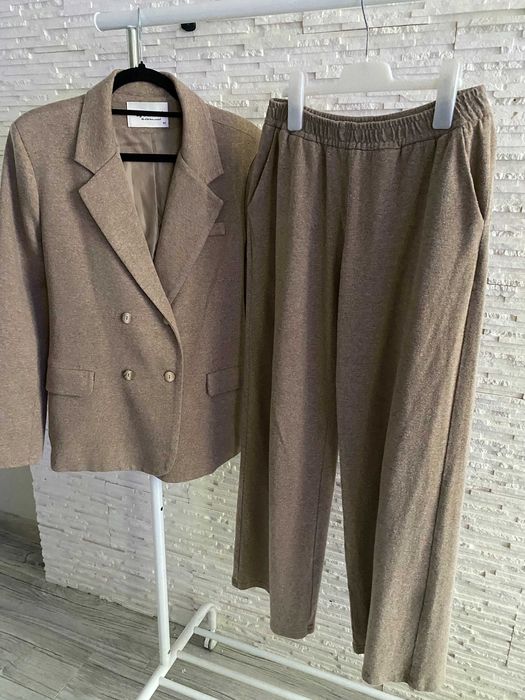 By o la la dzianinowy set garnitur bezowy żakiet szerokie spodnie