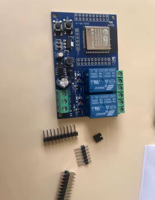 Плата розробки на базі модуля ESP32-WROOM-32E з двома реле
