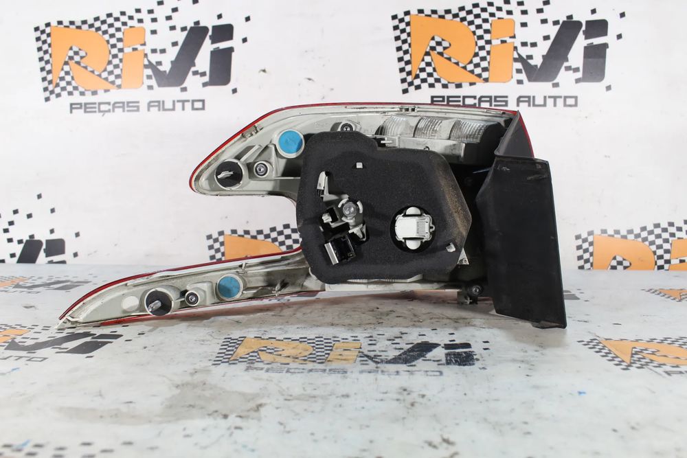 Farolim direito PEUGEOT 308 SW II