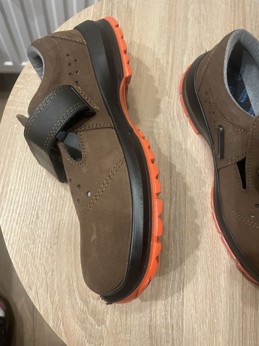 Nowe Buty robocze z blachom rozm 43