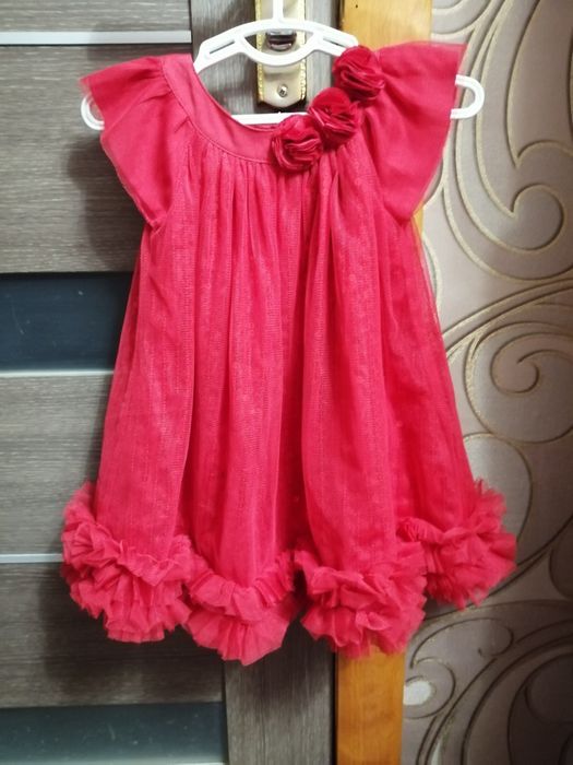 Дуже гарна нарядна сукня на дівчинку 1 рік