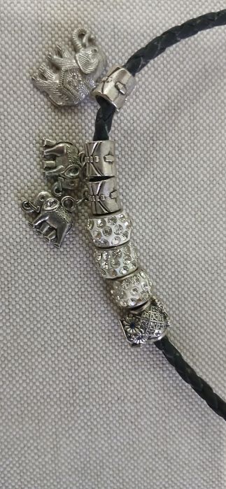 Fio PANDORA com 7 pendentes