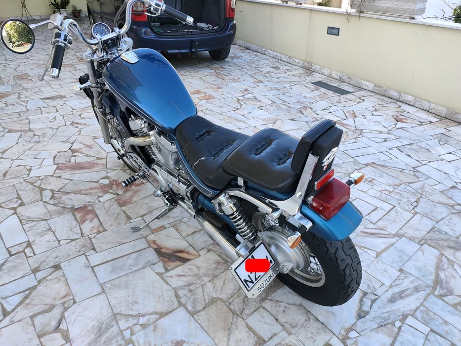Suzuki intruder vs800