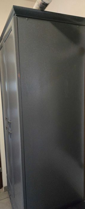 Duża szafa dwudrzwiowa