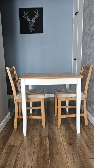 Drewniany stół z krzesłami IKEA
