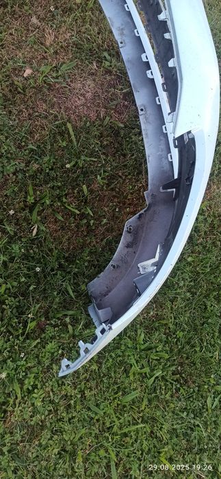 Zderzak przód Ford Fiesta mk8 VIII ładny miętowy kolor