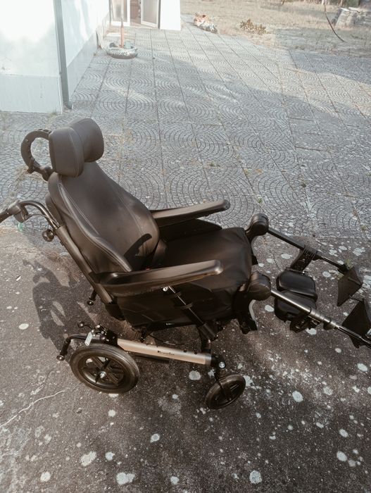 Cadeira de rodas geriátrica