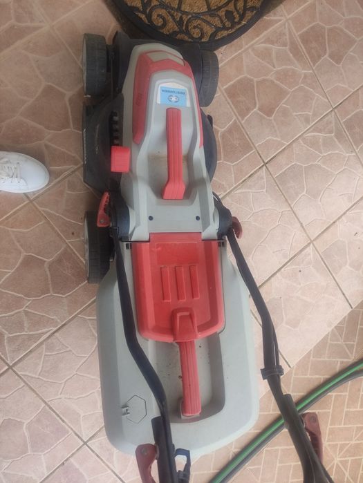 Corta relva elétrico