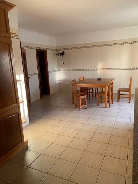 Duplex T4 para arrendamento em Santarém