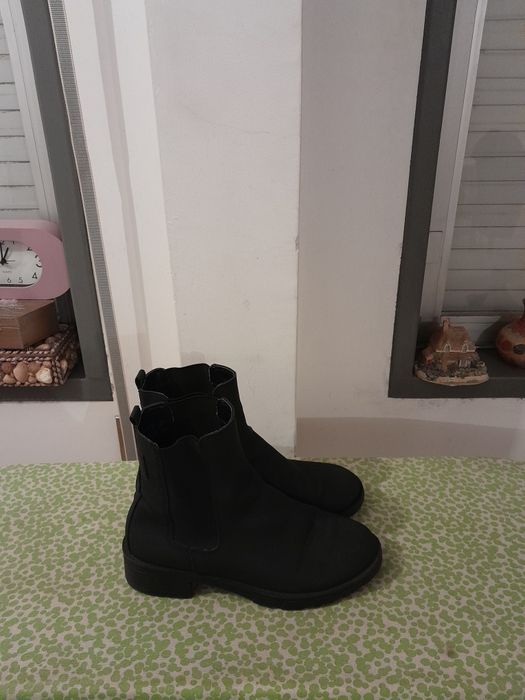 Vendo Botas de Senhora ESMARA muito bonitas como novas