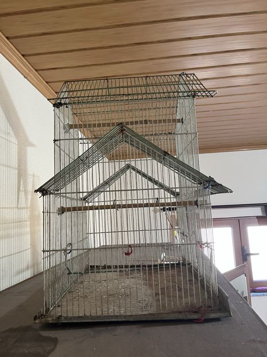 Gaiola de passaros grande