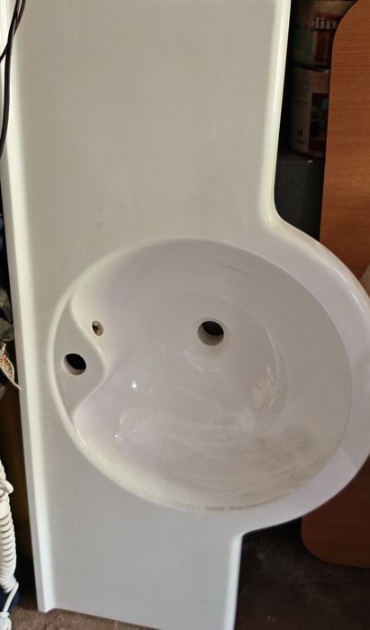 2 nowe umywalki ceramiczne z szerokim blatem 97 cm (2 sztuki) 300 zł za sztukę 
​Opis: