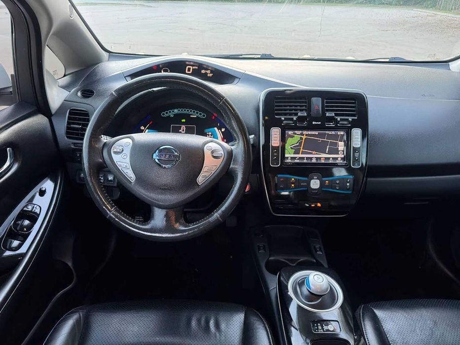 Nissan LEAF SL      2017