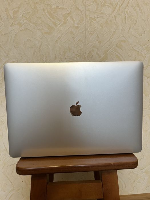 MacBook Pro 2019 року
