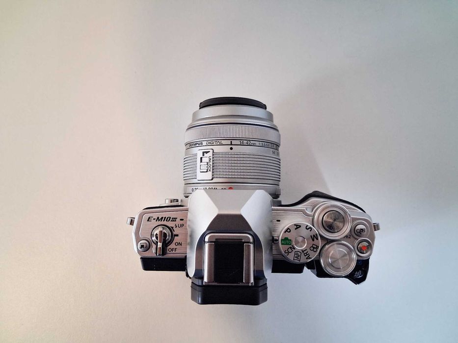 OLYMPUS OM-D E-M10 Mark III - Silver + 14-42mm + 40-150mm | Pack Completo