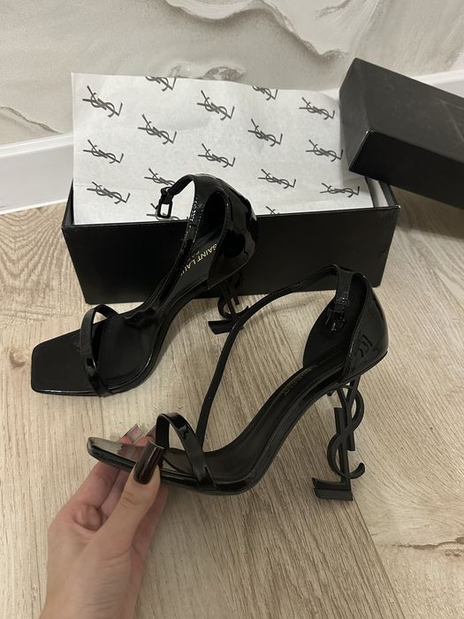 Туфлі Saint Laurent