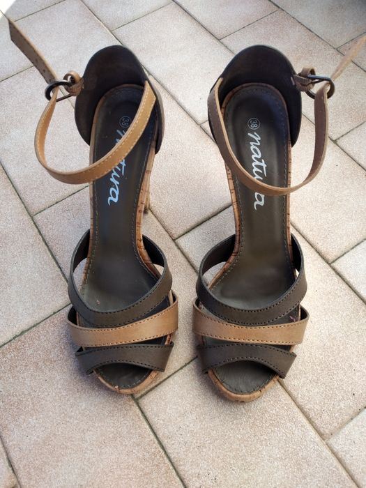 sandálias salto alta Natura, tamanho 38