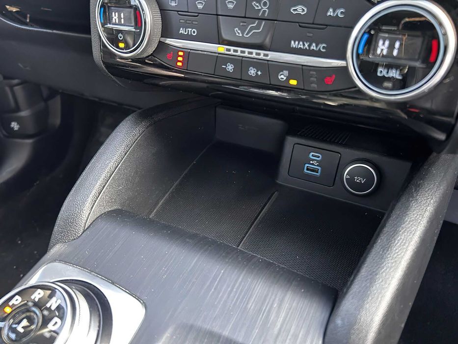 Ford Escape Hybrid Titanium      2021