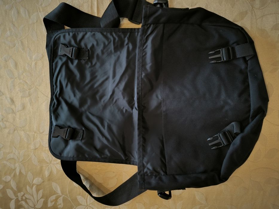 Mochila Eastpak tiracolo