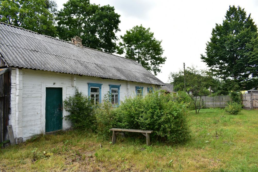 Продам будинок. 33 сотки Можна жити але потребує косметичного ремонту