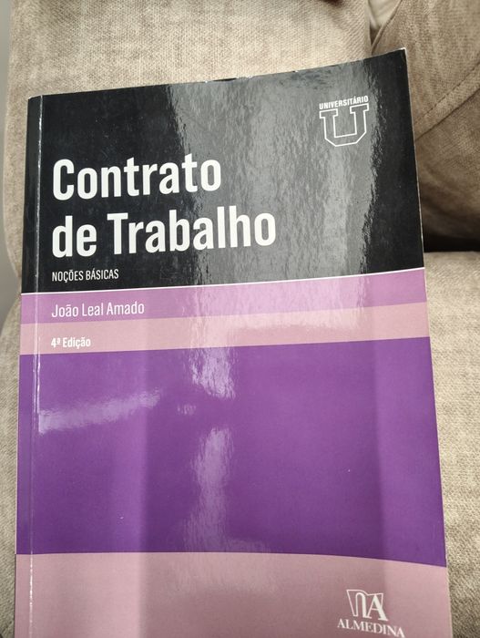 Livros de direito: Contrato de trabalho e Direito do trabalho