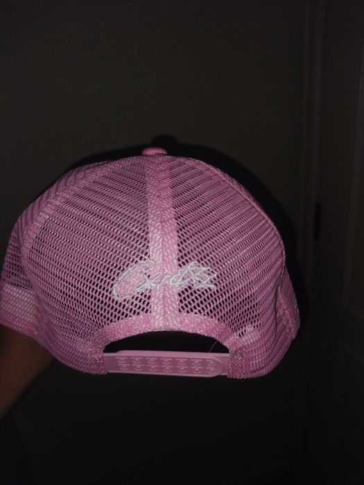 Boné trucker rosa da Corteiz