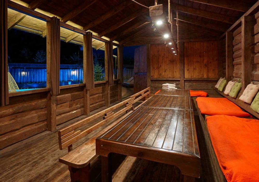 Дом 300 кв. Открытый бассейн с подогревом, сауна, джакузи, бильярд.