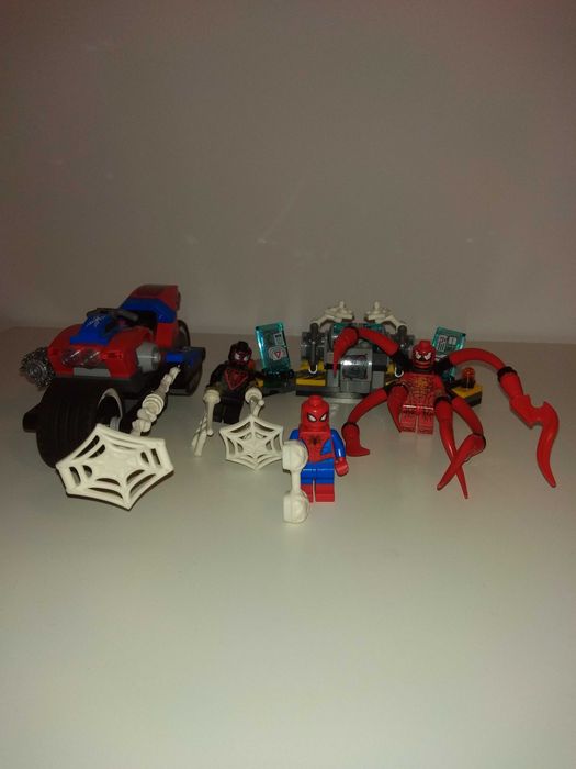 LEGO Pościg motocyklowy Spider-Mana 76113