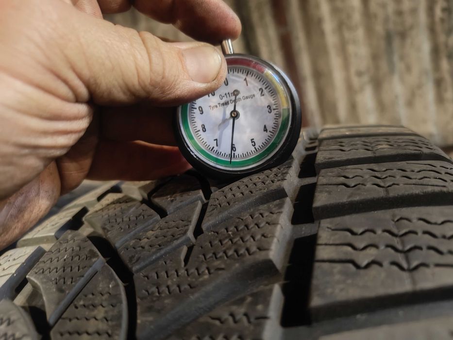 Opony zimowe uzywane 235 55 R19 Goodyear 2021 rok 4 sztuki z274