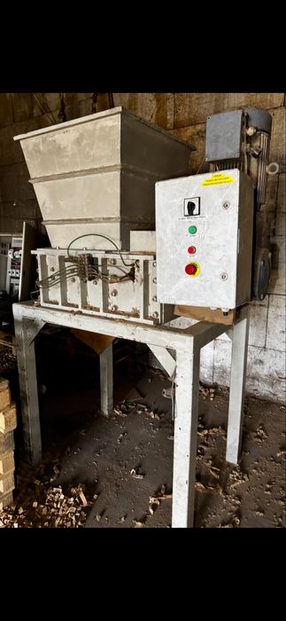 Rozdrabniacz kruszarka dwuwałkowa Niszczarka Shredder