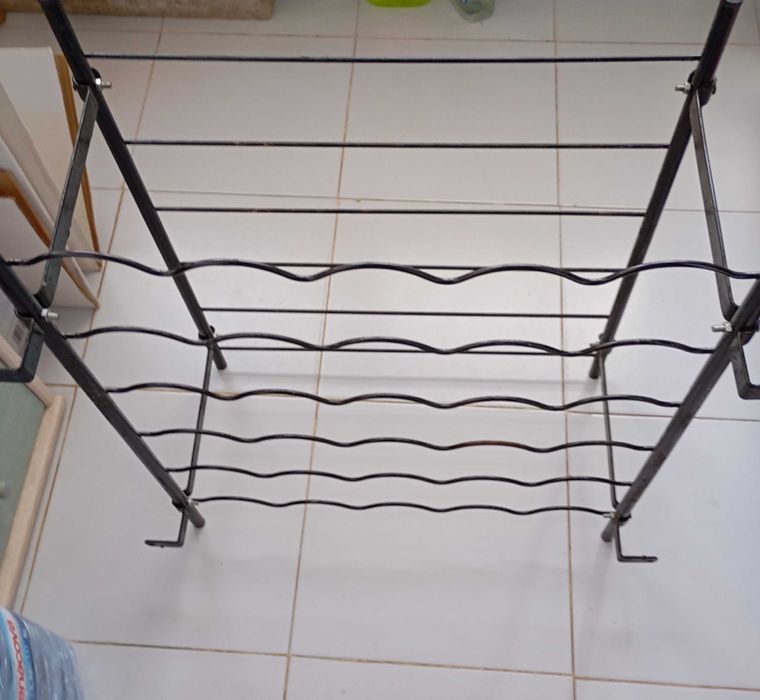 Porta garrafas em metal