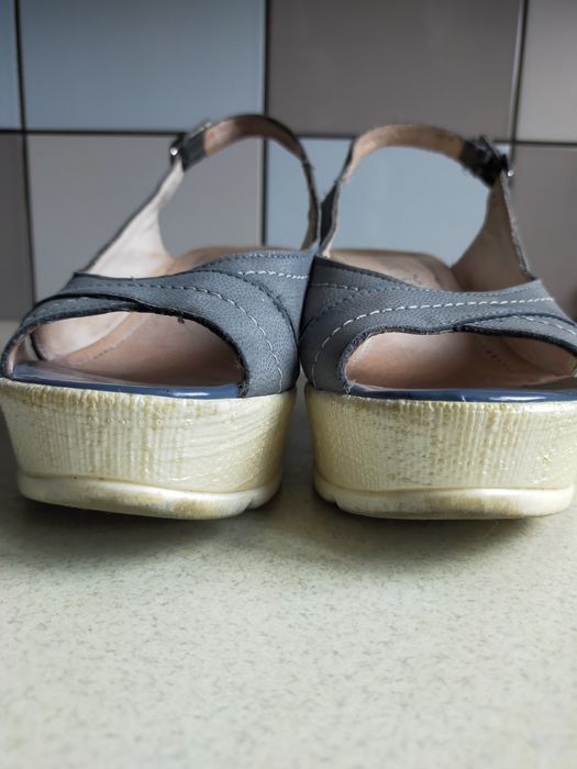 Sandały Lasocki na koturnie 37