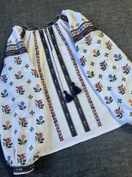 Жіноча вишиванка