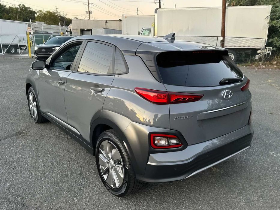 Hyundai Kona      2021
