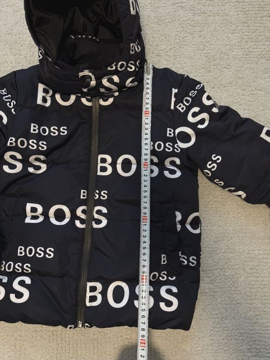 Тепла куртка Boss на 7-8 років