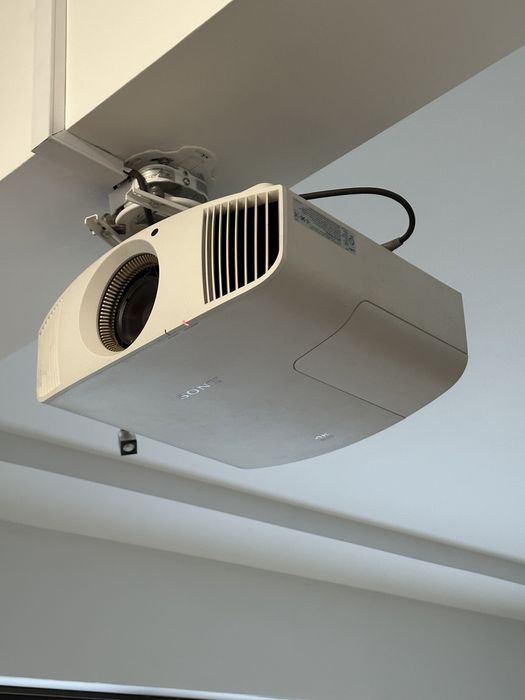 Projektor rzutnik Sony 4K SXRD