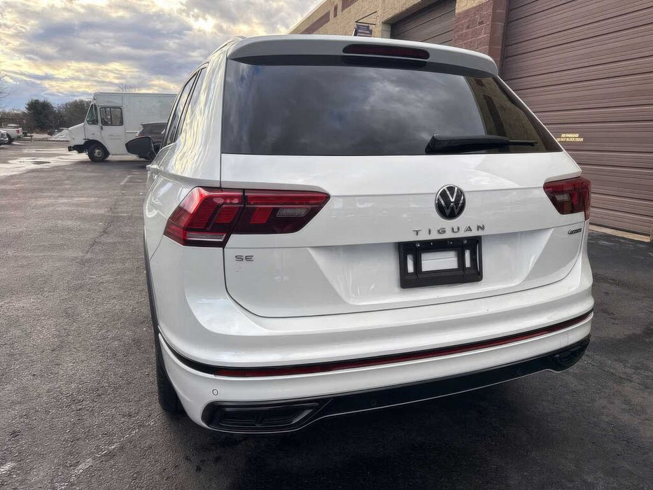 Volkswagen Tiguan SEL R-Line 4Motion      2024