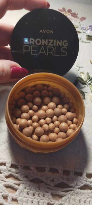 Perełki brązujące Avon Brązer w perełkach Deep