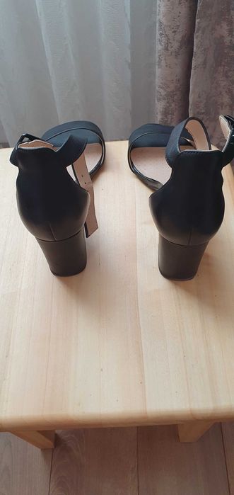 Босоніжки Clarks Deva Mae 39 р