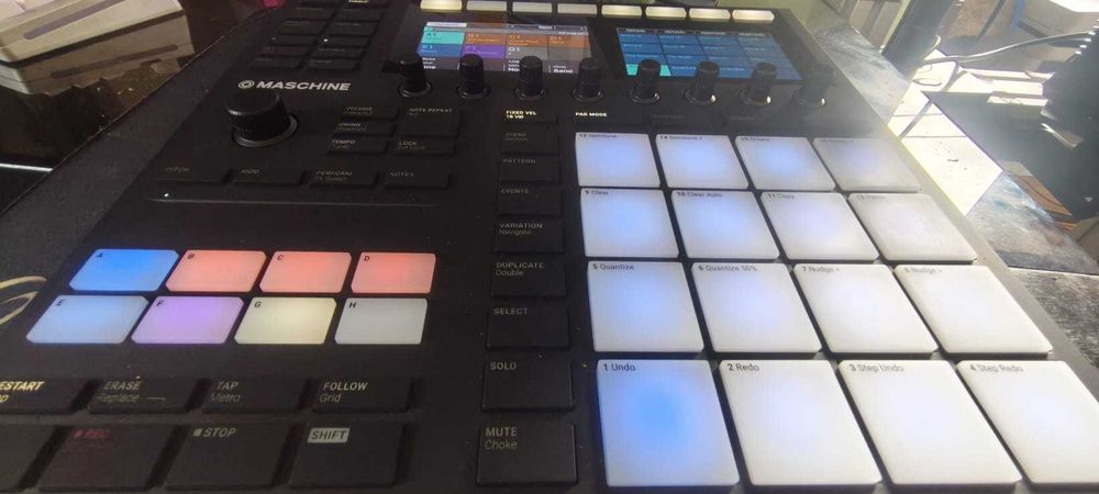 Native Instruments Maschine MK3 (Como Nova + Caixa + Licença Software)