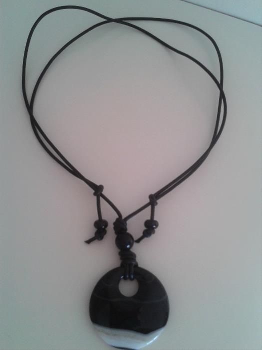 Colar de cabelal com pedra - Marca Stone